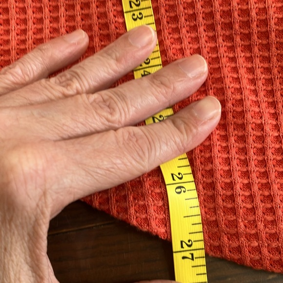 Ladies Long Sleeve V Neck Waffle Knit Top - Picture 11 of 13